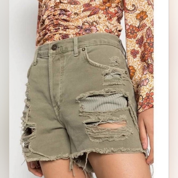 FREE PEOPLE Maggie Midrise Distressed Denim Shorts Army Green NWT Size 31 - Picture 6 of 9